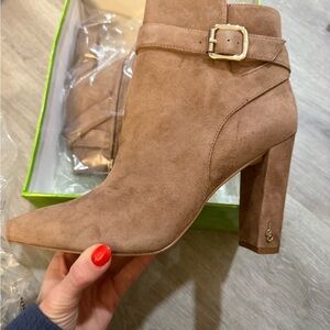 BRAND NEW Sam Edelman Tan Suede Ankle Boots size 9 NEVER WORN